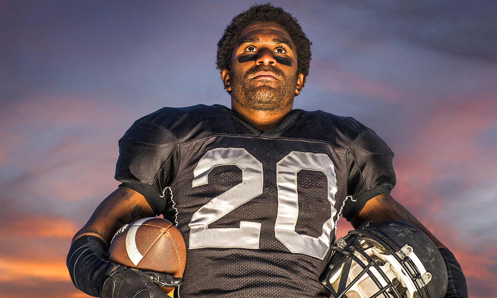 کدام گزینه های اولیه برای برنده شدن عنوان NFL عجله می کنند؟