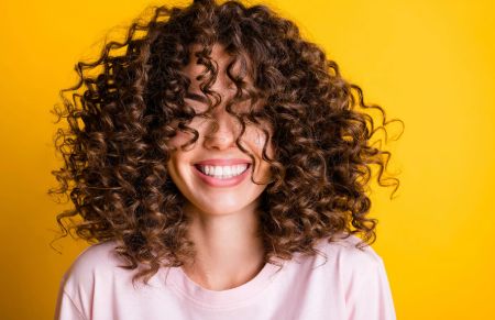 شانه کردن موهای خشک