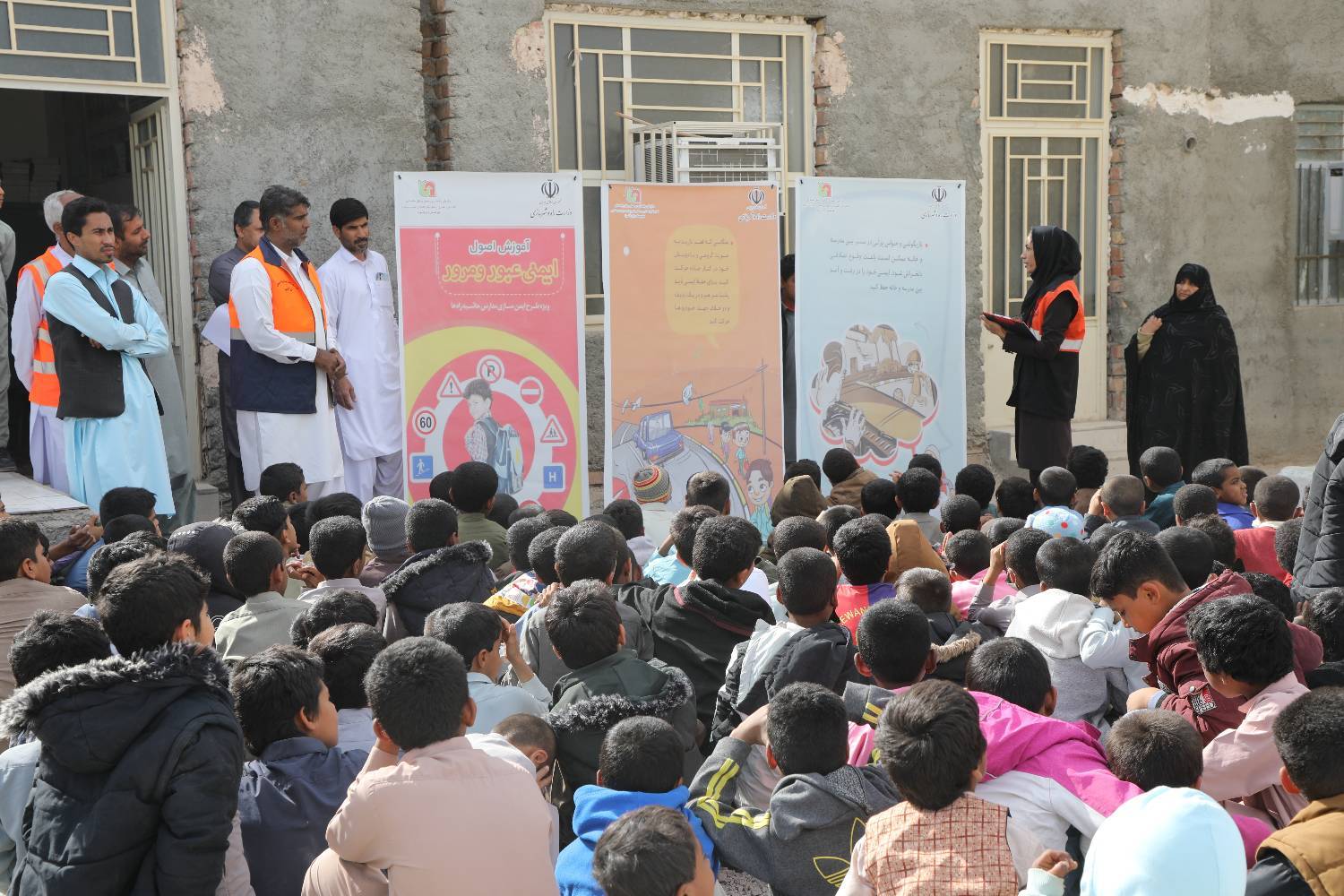 اجرای طرح آموزش ایمنی مدارس حاشیه راه‌ها در جنوب سیستان و بلوچستان