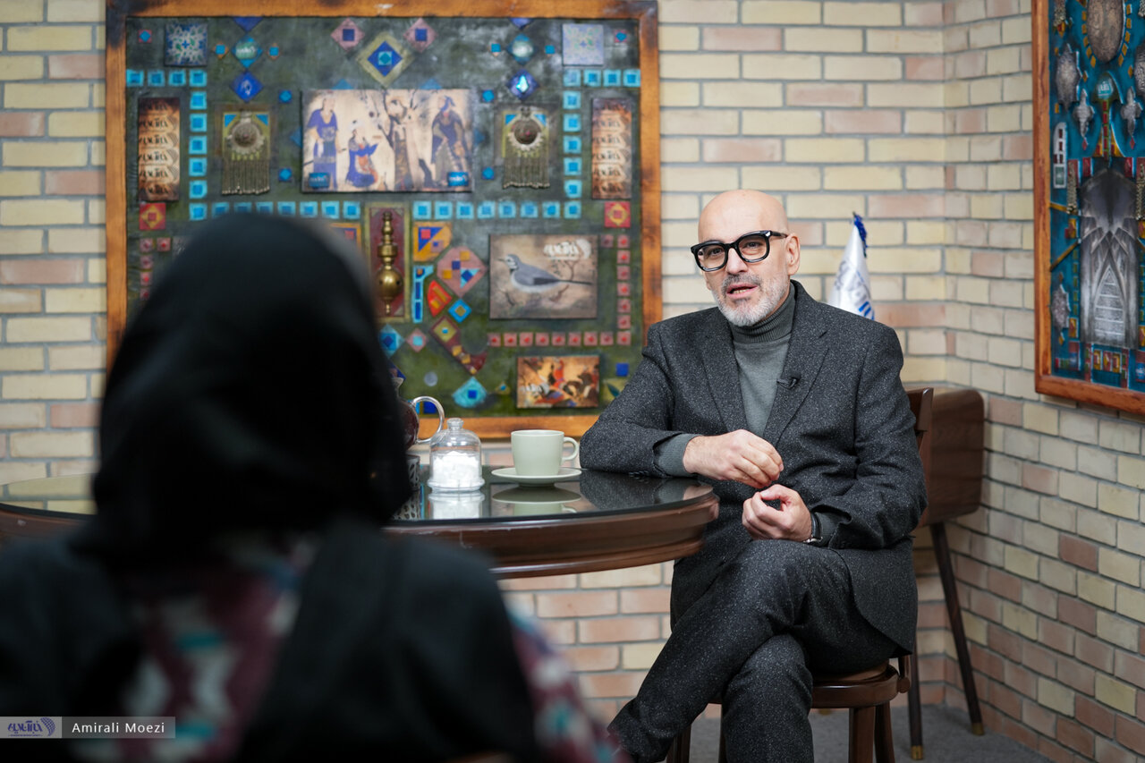 از سختیهای نشان دادن زندگی شاعرانه فروغ فرخزاد تا مستند کردن زیبایی جهان/ رامین حیدری فاروقی: سانسور حاصل ترس از خود است و هراس از احتمال آشکارگی