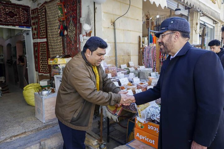 استاندار فارس پای صحبت‌های کسبه و بازاریان شیراز نشست