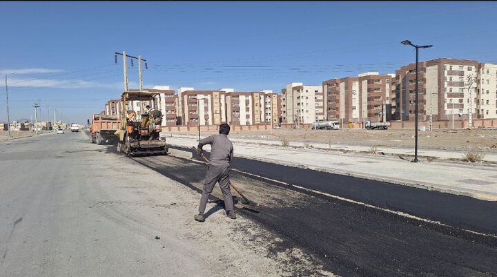 بازدید مدیرکل راه و شهرسازی سیستان و بلوچستان از عملیات پیاده‌روی‌سازی سایت آرمانشهر زاهدان