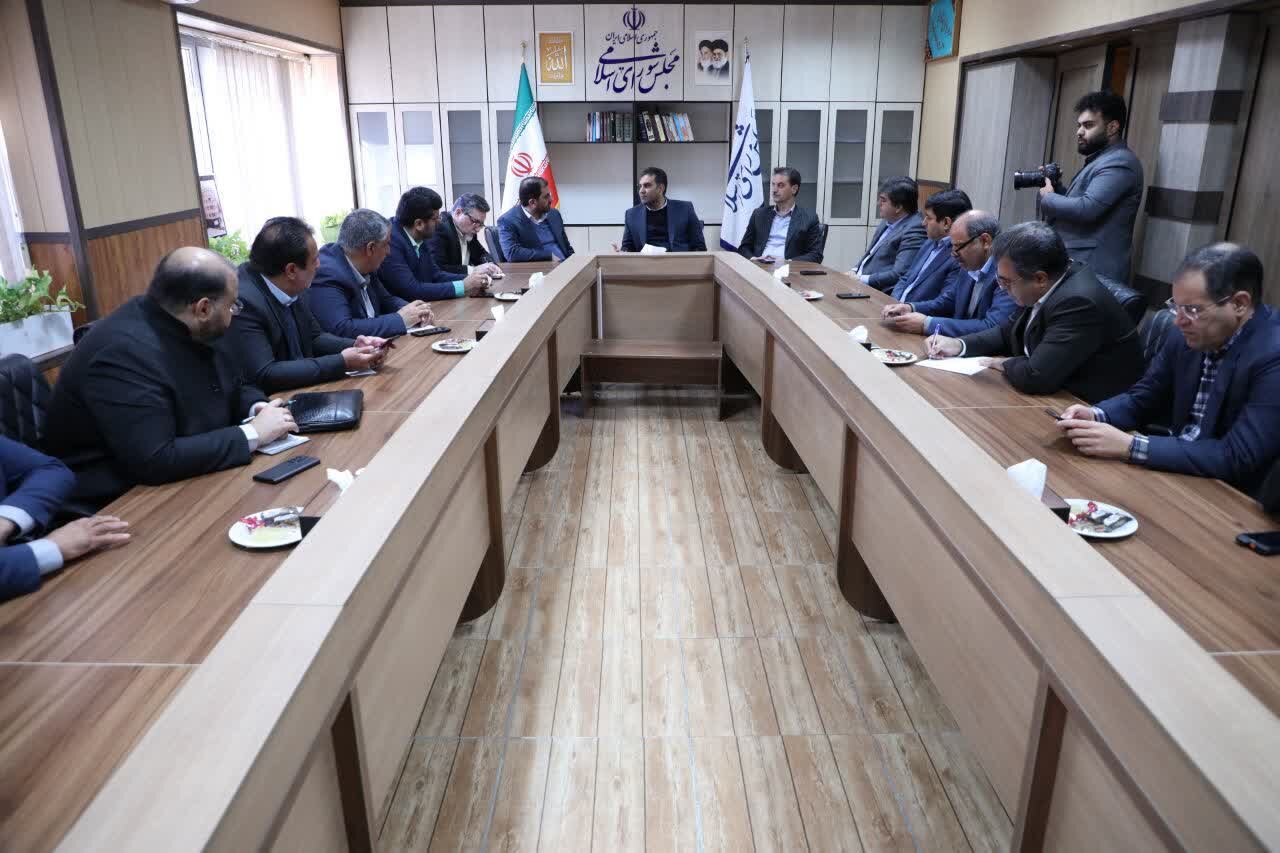 برگزاری نشست بررسی پروژه‌های مسکن و راه شهرستان اردکان