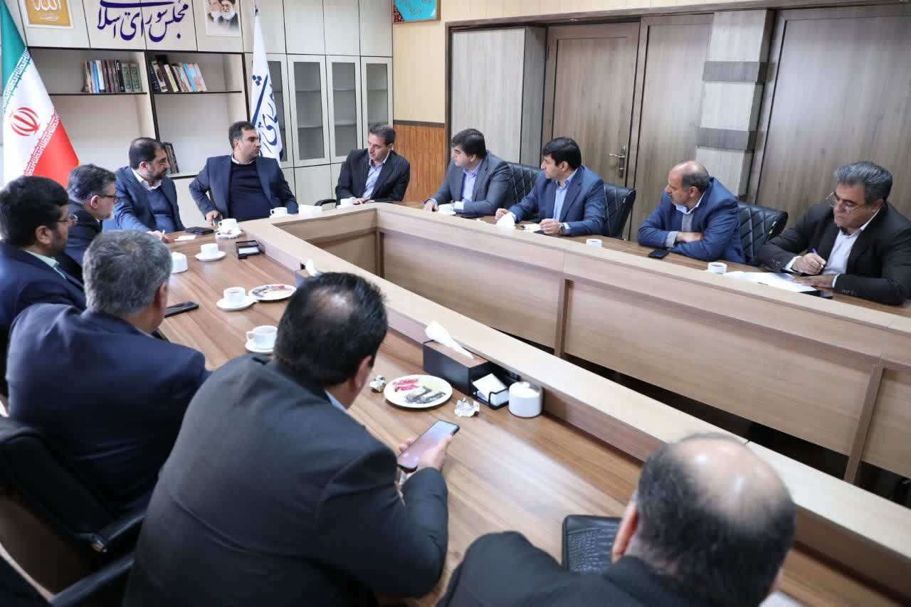 برگزاری نشست بررسی پروژه‌های مسکن و راه شهرستان اردکان