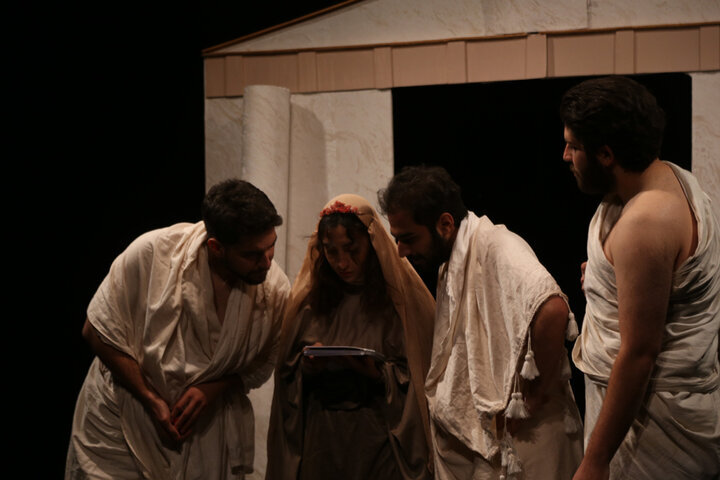 کارگردانی که تبدیل به دلقک شد؛ گفتند از پس اجرای این نمایش برنمی‌آیی!