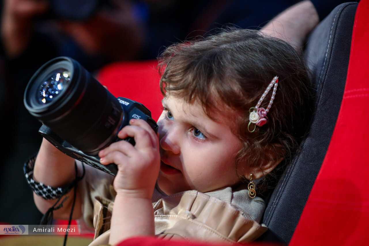 بابک خواجهپاشا: آسیب روحی که در حین ساخت «سرزمین فرشتهها» خوردم بسیار زیاد بود/ بچههای امروز، فردا خواهند پرسید در روزهای سخت برایمان چه کردید؟