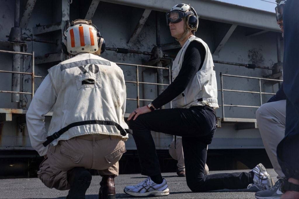 بازدید ویتکاف و کوشنر از ناو هواپیمابر آبراهام لینکلن/ حرکت تاملبرانگیز تیم مذاکرهکننده آمریکایی + تصاویر بازدید ویتکاف و کوشنر از ناو هواپیمابر آبراهام لینکلن/ حرکت تاملبرانگیز تیم مذاکرهکننده آمریکایی + تصاویر