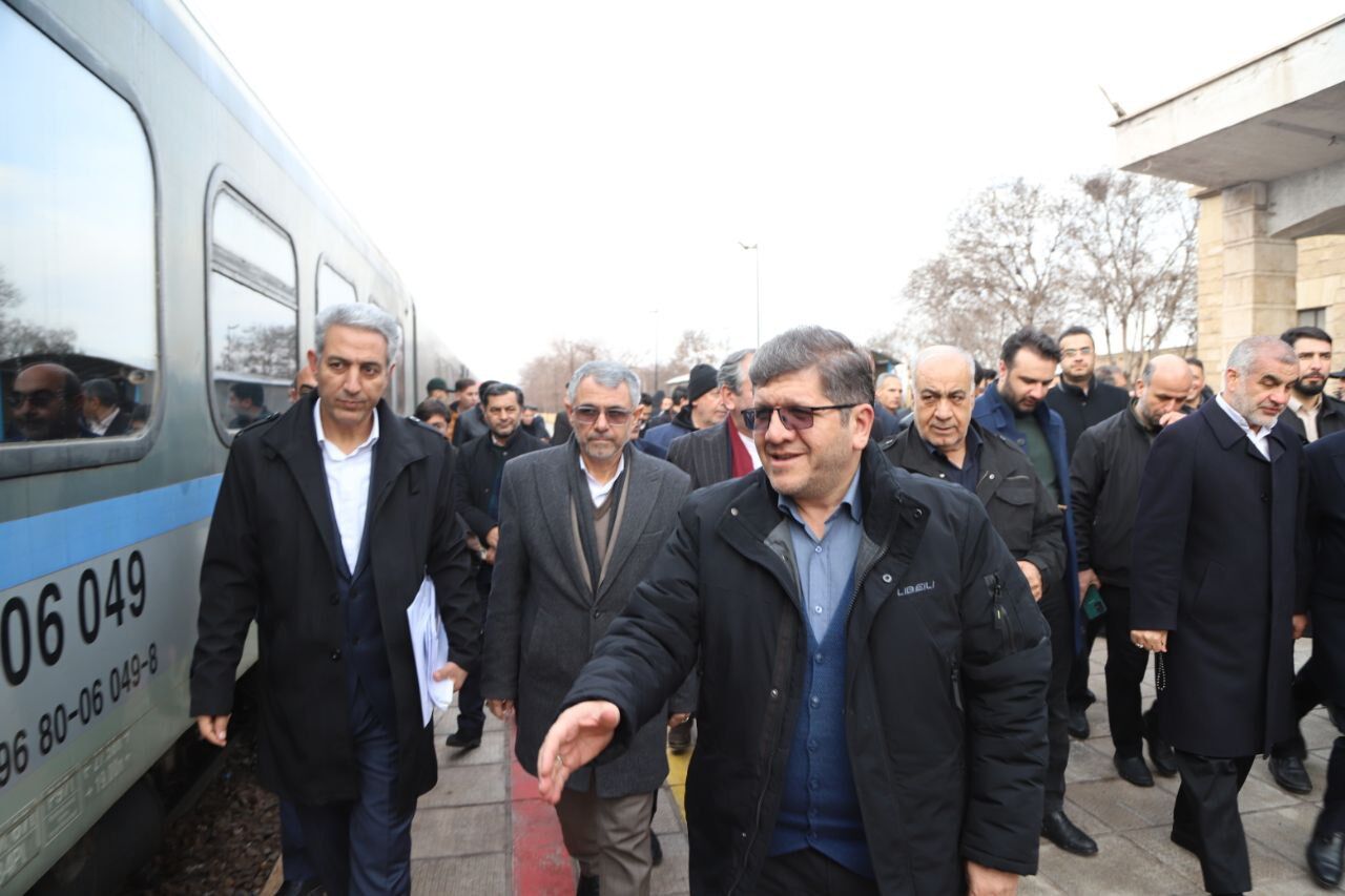حرکت آزمایشی اولین قطار راه‌آهن میانه- اردبیل 