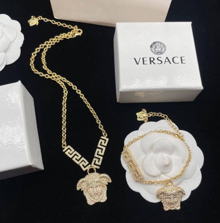 مدل سرویس های طلا ورساچه