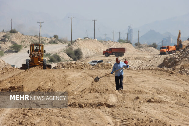 فرماندار دشتی: محور خورموج – لاور تا پایان سال تکمیل میشود