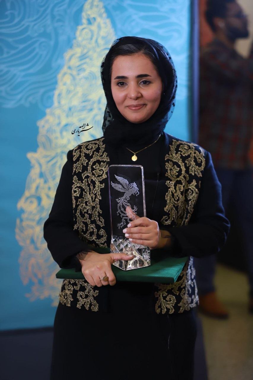 نمایش جریان زندگی در «جهان مبهم هاتف»/ برای طراحی لباس خودم را جای کاراکترها می‌گذارم