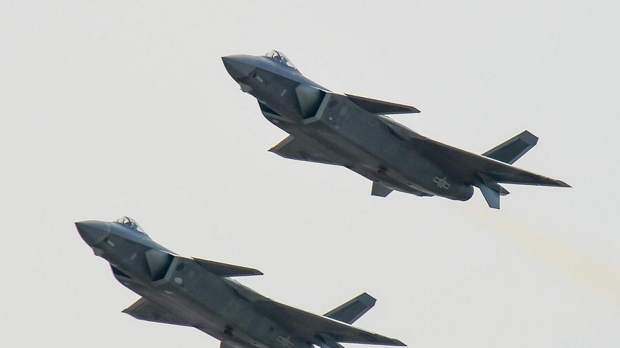 چین جنگنده J-20 به ایران هدیه داد / توافق مهم نظامی امضا شد؟ چین جنگنده J-20 به ایران هدیه داد / توافق مهم نظامی امضا شد؟