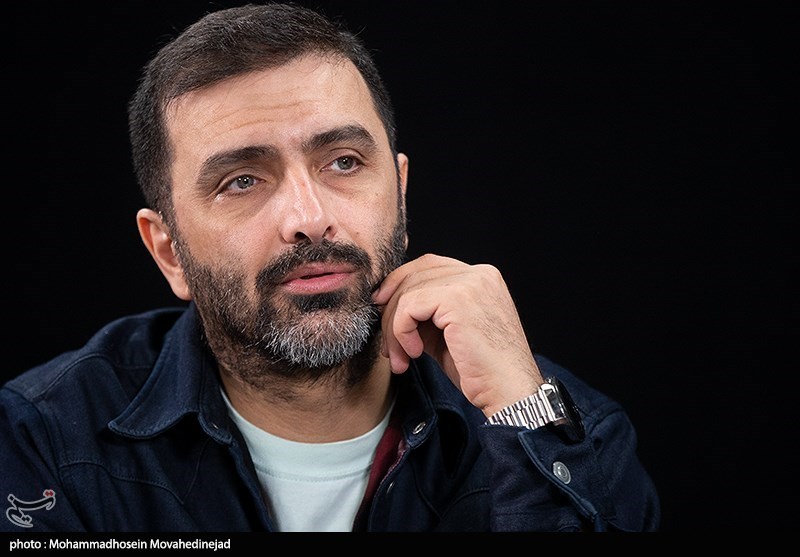 امین زندگانی: پایتان خاک ما را لمس نمی‌کند جز برای فرار