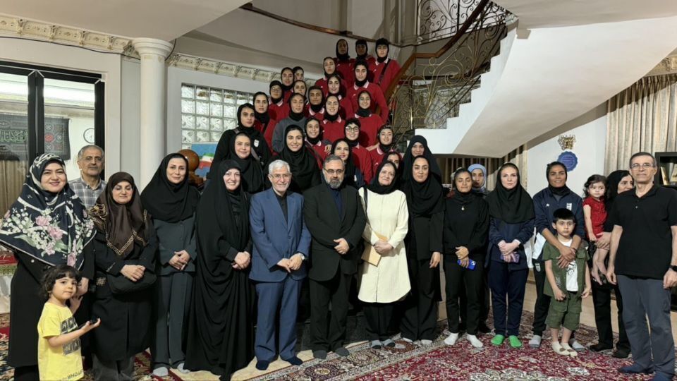 دیدار سفیر ایران با اعضای تیم ملی فوتبال بانوان