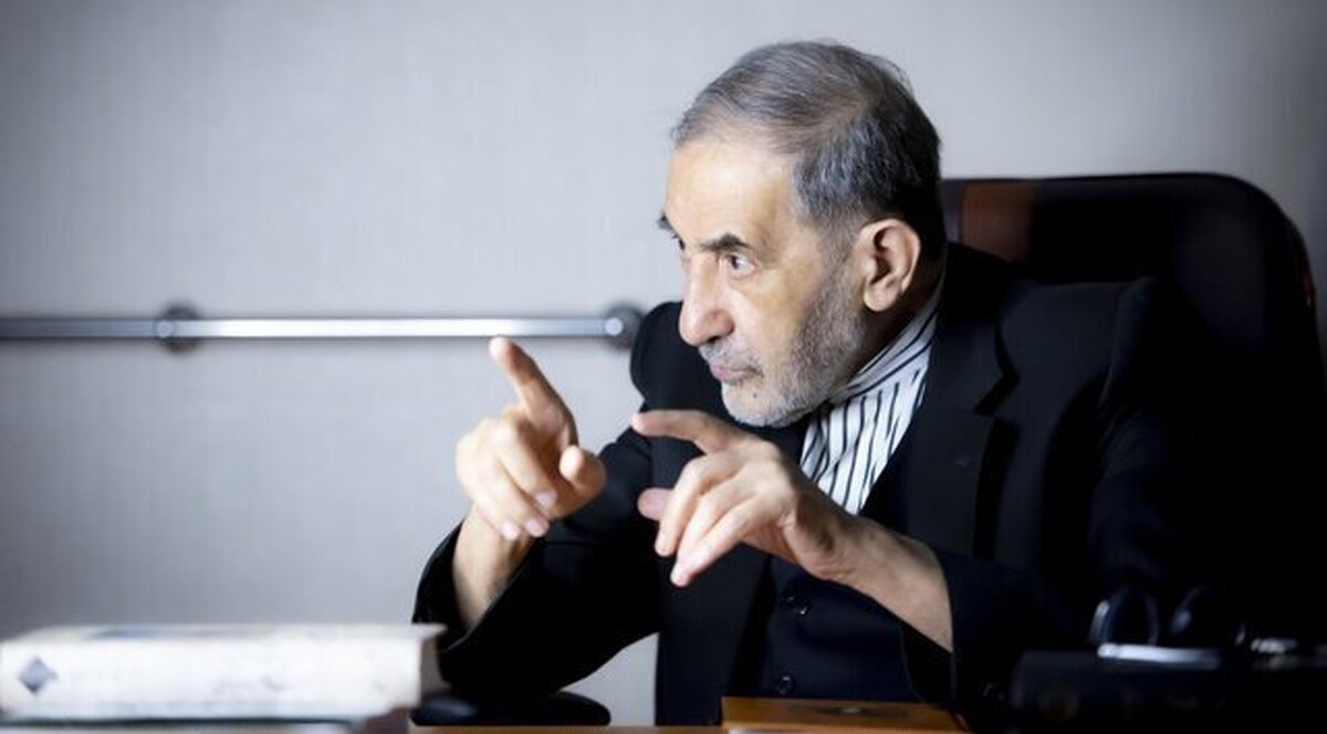 هشدار ولایتی به کشورهای منطقه/ در دعوای فیل‌ها علف‌ها لِه می‌شوند!