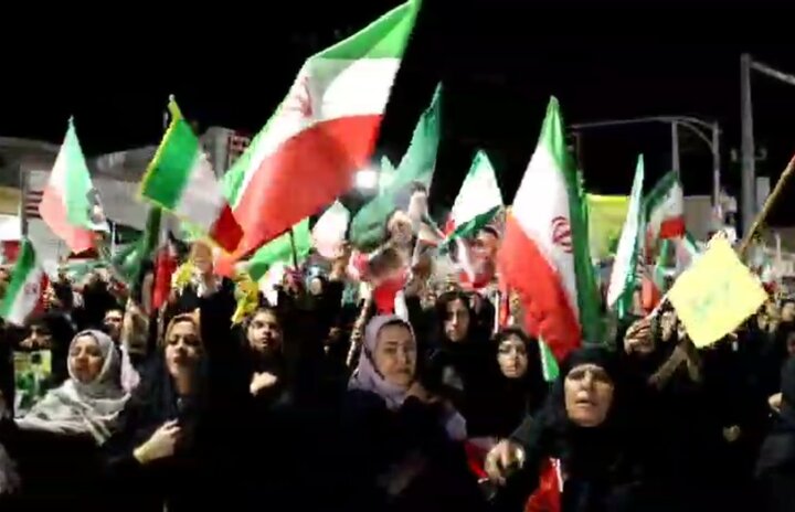 تجمع شبانه مردم در بندر دیر