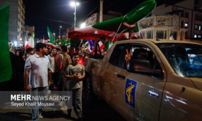حضور عروس و داماد آستانه‌ای در پنجاه و سومین اجتماع شبانه