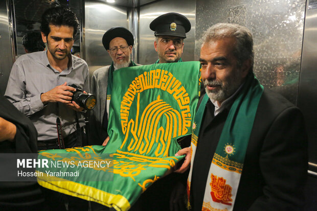 حضور کاروان زیر سایه خورشید در منزل شهید لاریجانی در قم