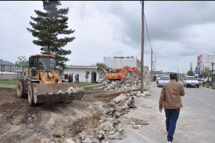 رفع تصرف بلوار مادوان یاسوج پس از سال‌ها توقف؛ ترافیک منطقه روان شد