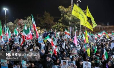 میدان‌داری مردم اراک در شب‌های حماسه زیر بارش شدید باران