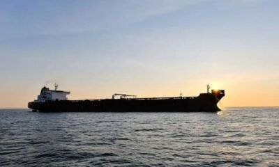 ورود اولین کشتی ایرانی بعد از اولتیماتوم ترامپ به آب‌های آزاد+ عکس