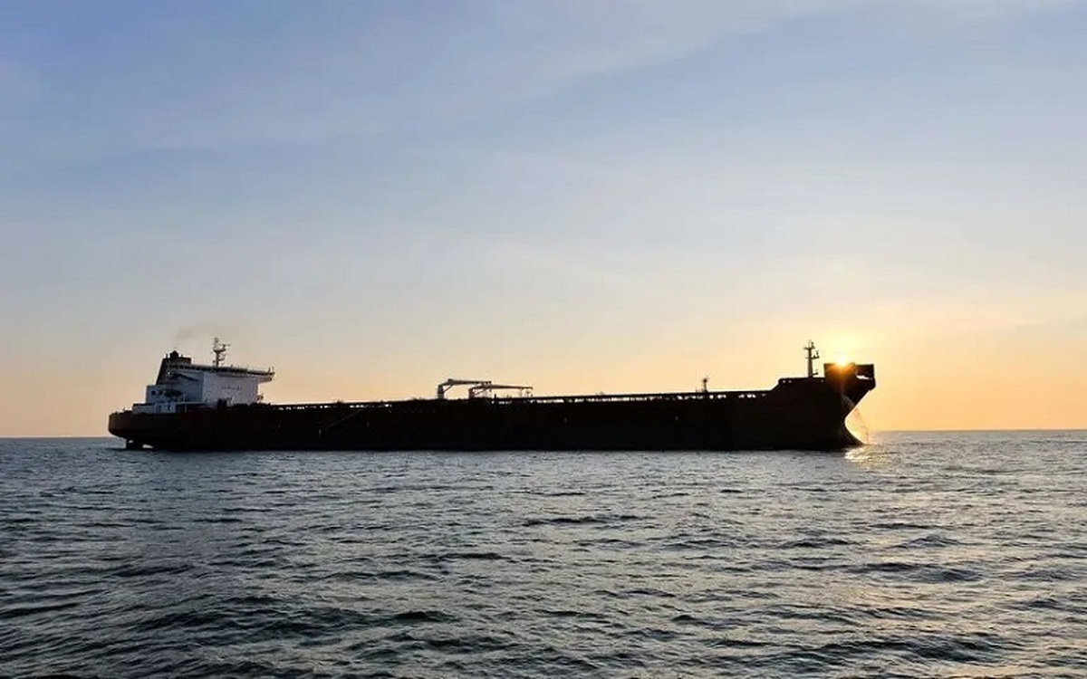 ورود اولین کشتی ایرانی بعد از اولتیماتوم ترامپ به آب‌های آزاد+ عکس