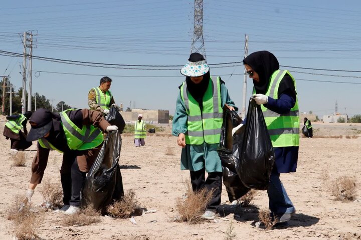 ورودی روستای زمان‌آباد اصفهان از زباله پاکسازی شد