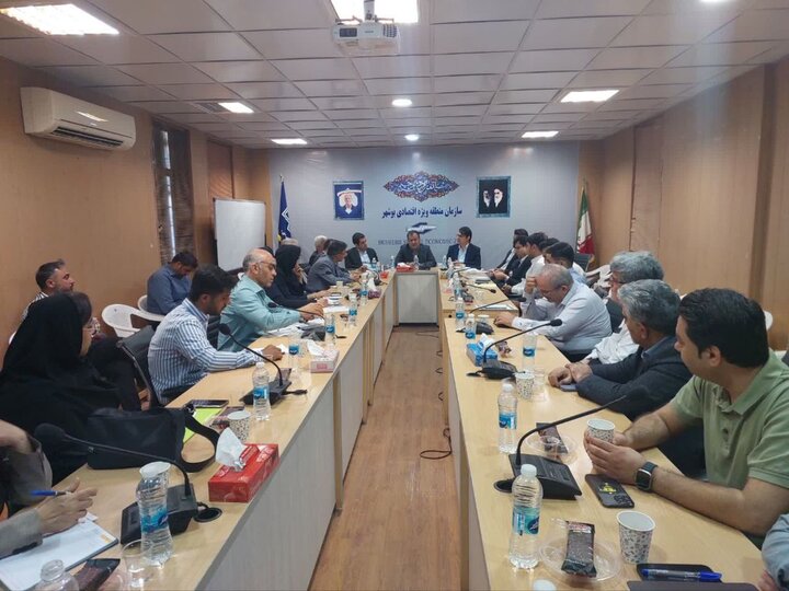 کشاورز: حفظ اشتغال در واحدهای تولیدی از اولویت‌های مهم است