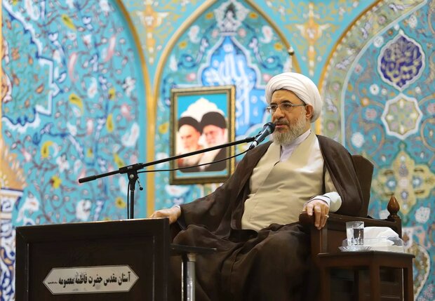 اراکی: اطاعت از آیت‌الله خامنه‌ای به‌ عنوان ولی‌امر شرعی واجب است