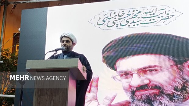اعجاز انقلاب و سنت‌های الهی؛ نظام سلطه در حال انحلال است