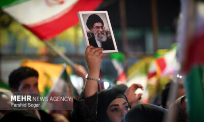 اهتزار پرچم ایران در اجتماع مردم آمل