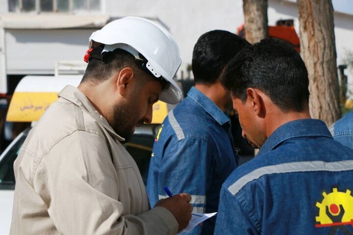 تعویض ۱۰۳ کنتور معیوب برق در سروآباد در قالب اجرای طرح ملی «مهتاب»