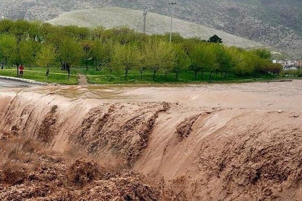 سیل راه ارتباطی ۱۰ روستای گردشگری کلات را مسدود کرد