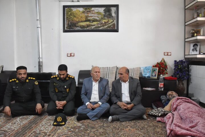 مسئولان لرستان با خانواده شهید «مرتضی بهرامی» دیدار کردند مسئولان لرستان با خانواده شهید «مرتضی بهرامی» دیدار کردند
