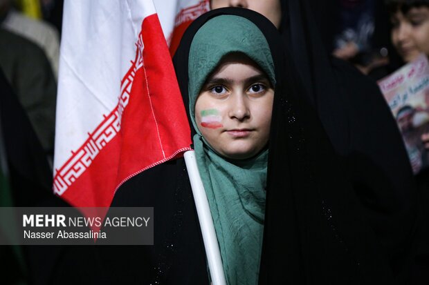 میدان آزادی سنندج؛ روایت مردمی که پای ایران ایستاده‌اند