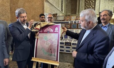 وزیر میراث فرهنگی از اسناد مالکیت عالی‌قاپوو هشت‌بهشت رونمایی کرد