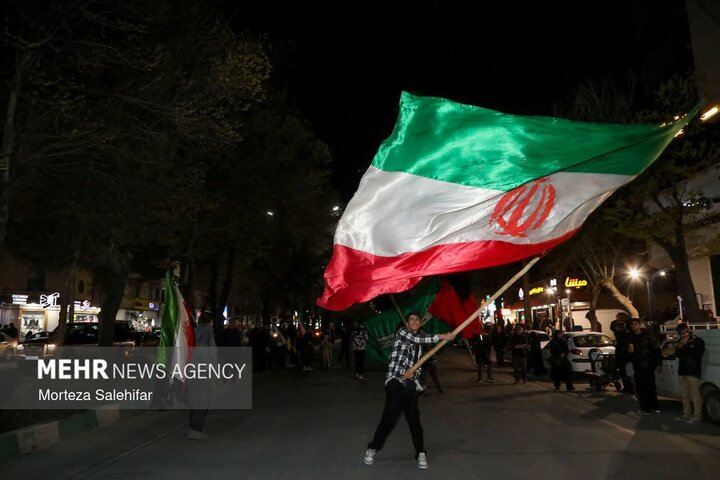 ۷۰ شب بعثت ملی؛ حماسه پرچمگردانی در بام ایران ادامه دارد ۷۰ شب بعثت ملی؛ حماسه پرچمگردانی در بام ایران ادامه دارد