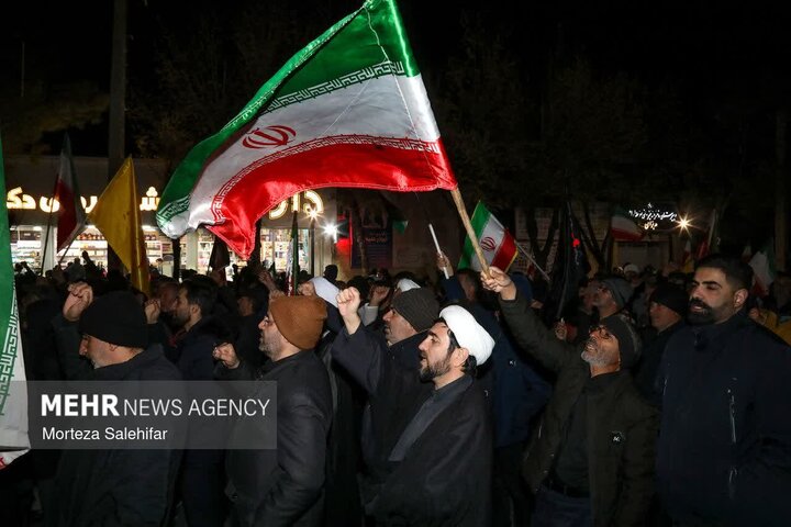 ۷۰ شب بعثت ملی؛ حماسه پرچمگردانی در بام ایران ادامه دارد ۷۰ شب بعثت ملی؛ حماسه پرچمگردانی در بام ایران ادامه دارد