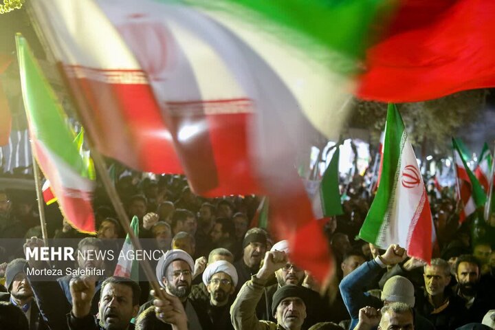 ۷۰ شب بعثت ملی؛ حماسه پرچمگردانی در بام ایران ادامه دارد ۷۰ شب بعثت ملی؛ حماسه پرچمگردانی در بام ایران ادامه دارد