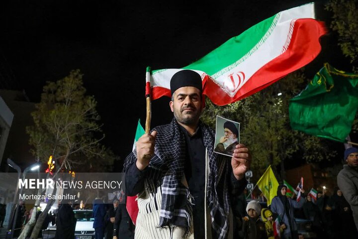 ۷۰ شب بعثت ملی؛ حماسه پرچمگردانی در بام ایران ادامه دارد ۷۰ شب بعثت ملی؛ حماسه پرچمگردانی در بام ایران ادامه دارد