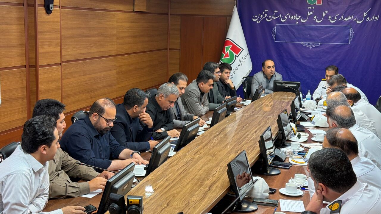 تأکید بر ارتقای ایمنی و آمادگی تابستانه محورهای قزوین در جلسه مشترک راهداری و پلیس راه