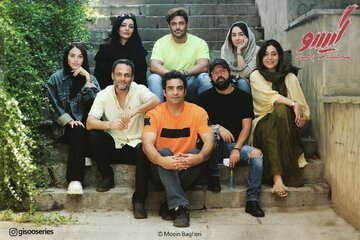 حمله روزنامه اصولگرا به دستمزدهای نجومی بازیگران شبکه نمایش خانگی و تلویزیون/ این آقای کارگردان هر چه مبتذل‌تر می‌سازد بیشتر پول می‌گیرد