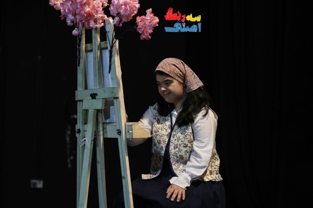رنگ بی‌تعهدی بر سر «سه رنگ اصلی»؛ بازیگران دارای معلولیت هنوز دستمزد نگرفته‌اند/ اختلاف مالی و فشار بر بازیگران دارای معلولیت