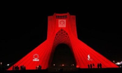 نقش‌ بستن نشان انتقال خون بر قامت برج آزادی