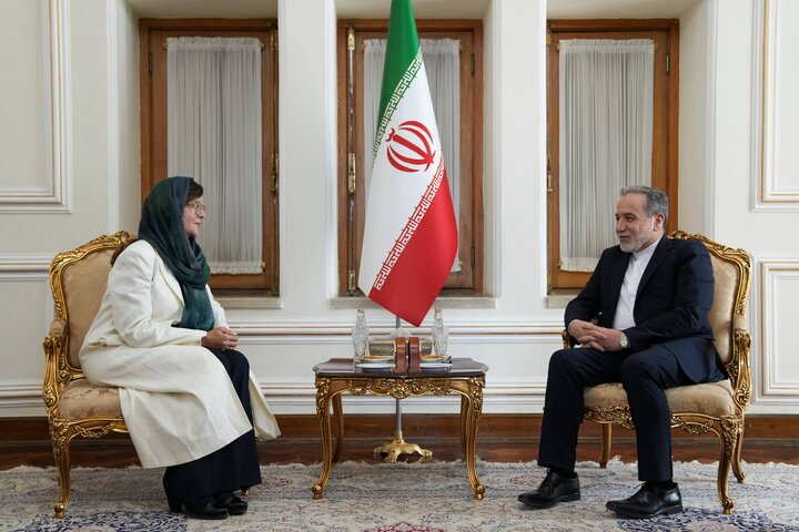 هماهنگ کننده مقیم سازمان ملل استوارنامه خود را تسلیم عراقچی کرد