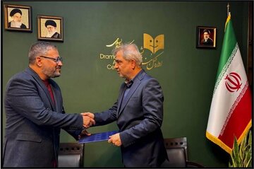 اتابک نادری: امیدوارم پرچم تئاتر شهر هم مثل پرچم کشور، همیشه بالا باشد