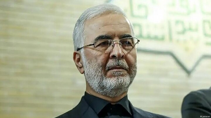 ادای احترام مومنی به شهدا و بنیانگذاران پاکستان