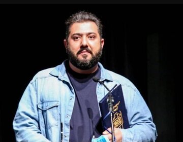 رادیو نمایش با همکاری گروه اجتماعی شبکه یک سیما «یادیار» را با روایت خاطرات مردمی از رهبر معظم انقلاب تولید کرد/ تأکید میلاد جباری‌مولانا بر بازآفرینی