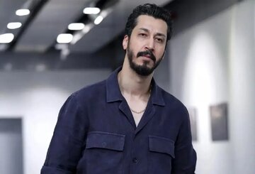عکس | استایل بهرام افشاری در مراسم تشییع زنده‌یاد اکبر عبدی