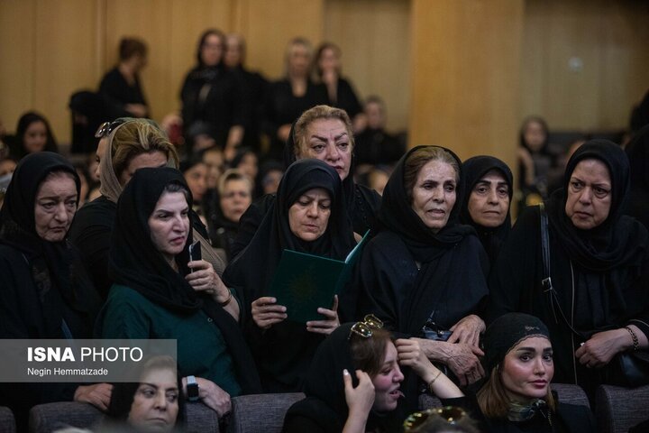 چهرههای سینما، ورزش و هنر در یادبود اکبر عبدی/ از علی دایی و فردوسیپور تا پرستویی و جبلی از آوازخوانی اصفهانی تا سخنرانی جبلی، طهماسب، پرستویی و داودی